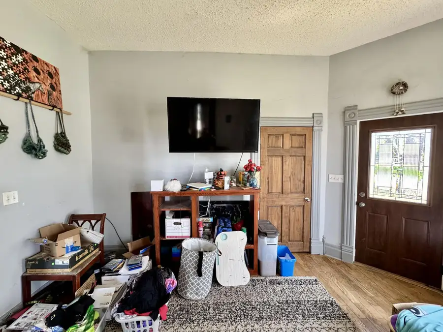 906 S 4th Avenue, Winterset, IA 50273 - #3