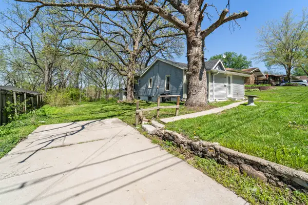 320 E Gray Street, Des Moines, IA 50315