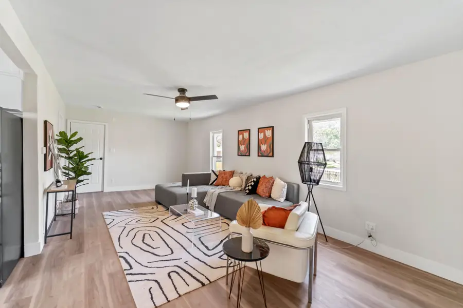 320 E Gray Street, Des Moines, IA 50315 - #2