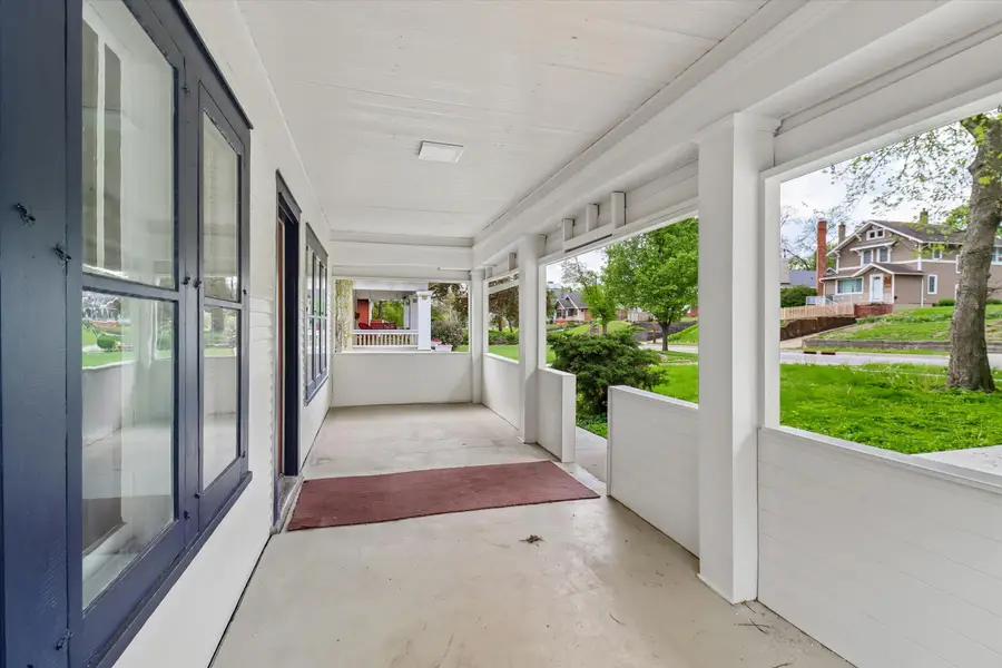 683 35th Street, Des Moines, IA 50312 - #3