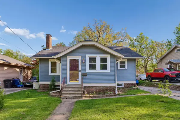 1300 Oak Park Avenue, Des Moines, IA 50313