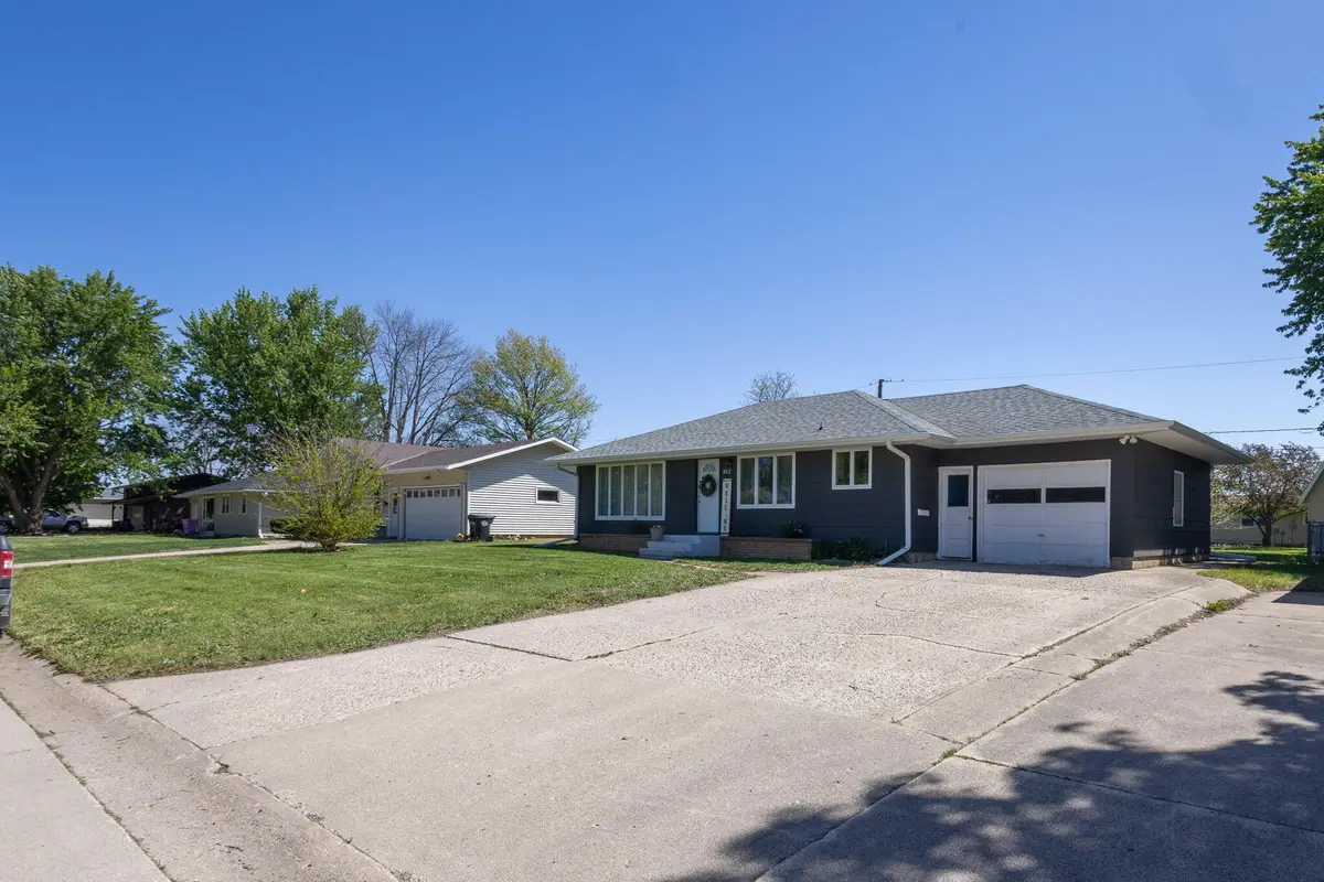 812 9th Avenue, Belmond, IA 50421 - #1