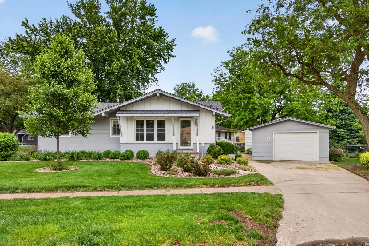 5011 Lower Beaver Road, Des Moines, IA 50310 - #1