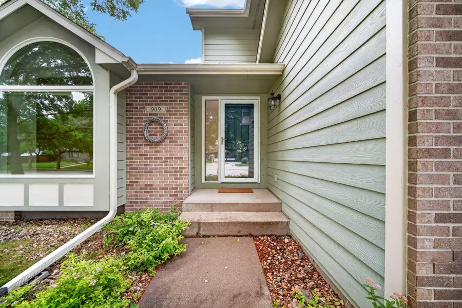 909 Idaho Avenue, Ames, IA 50014 - #2