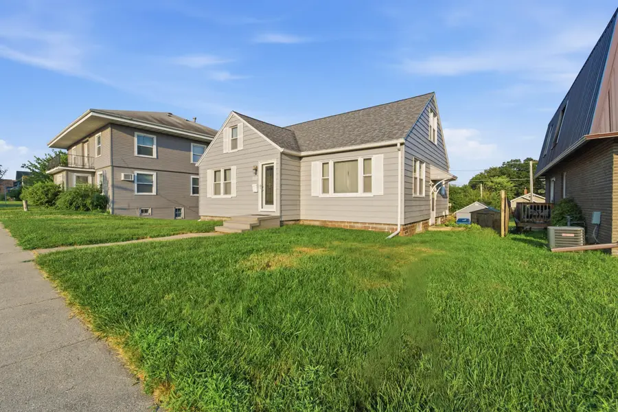 810 6th Street, Nevada, IA 50201 - #3