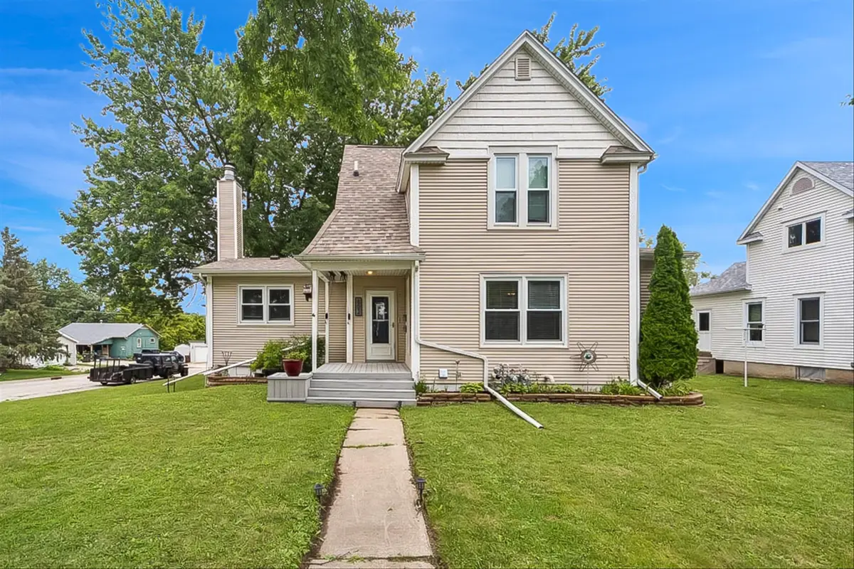 602 4th Street, Nevada, IA 50201 - #1