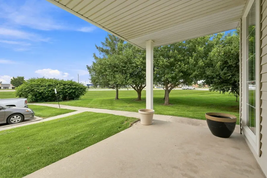 555 SE Laurel St #4, Waukee, IA 50263 - #2