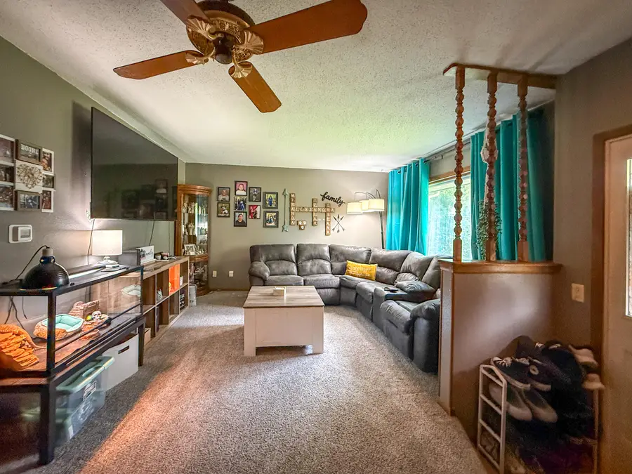 332 W Mamie Eisenhower Avenue, Boone, IA 50036 - #3
