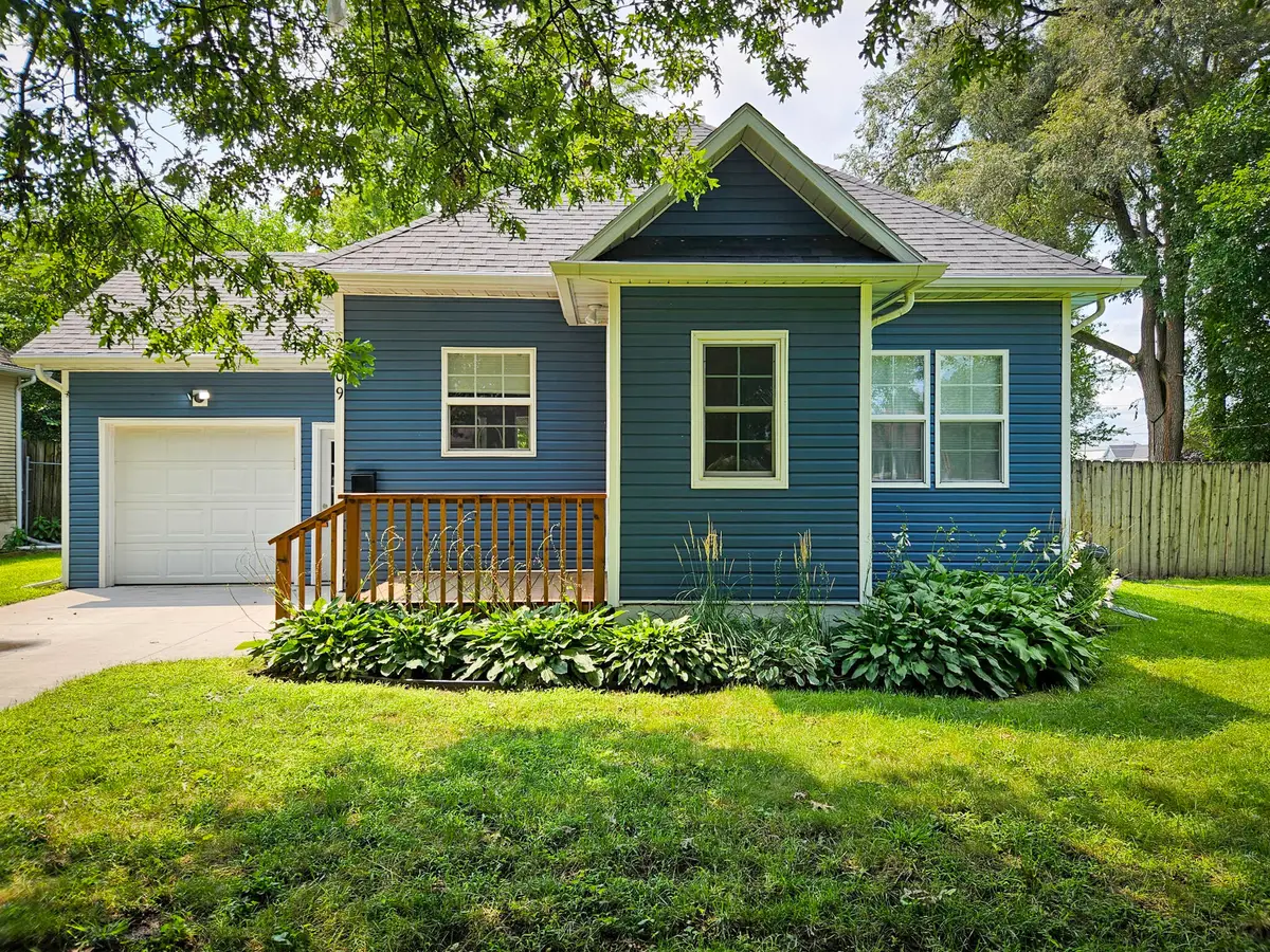 2009 Story Street, Boone, IA 50036 - #1