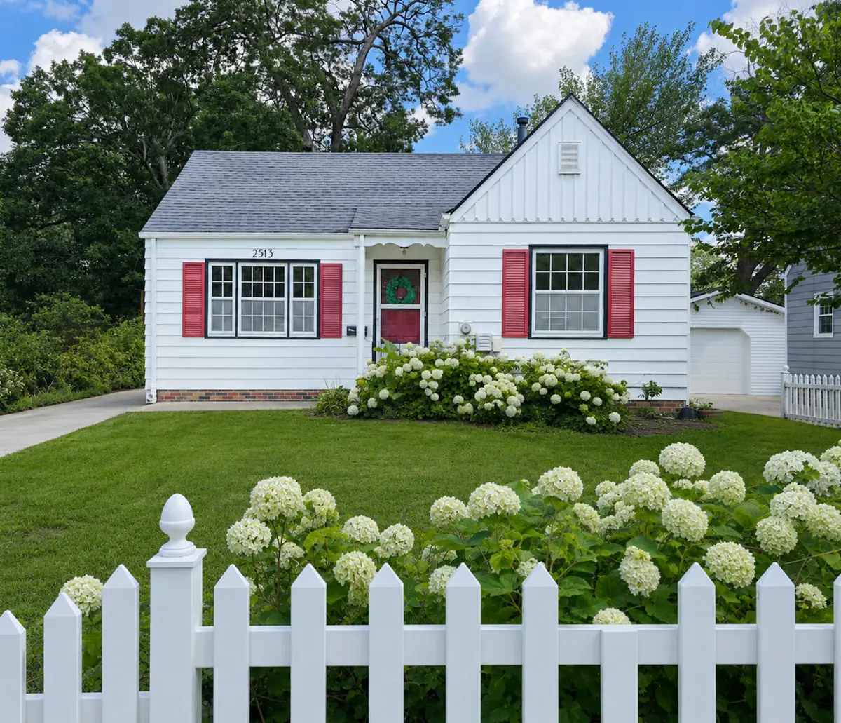 2513 33rd Street, Des Moines, IA 50310 - #1
