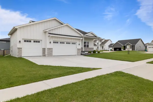 834 33rd Court, Altoona, IA 50009