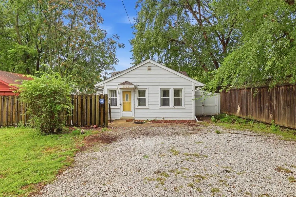 2004 39th Street, Des Moines, IA 50310 - #1