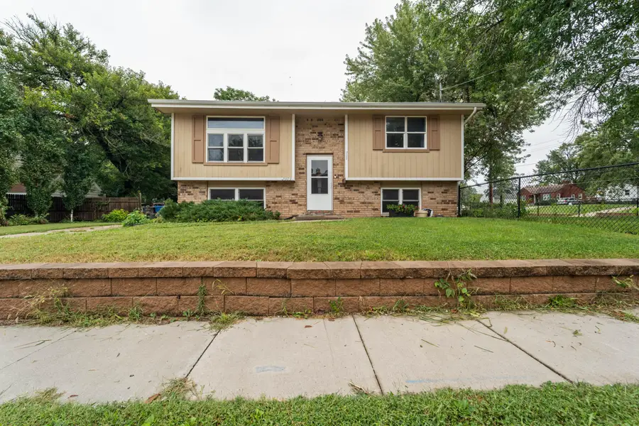 2303 47th Street, Des Moines, IA 50310 - #2