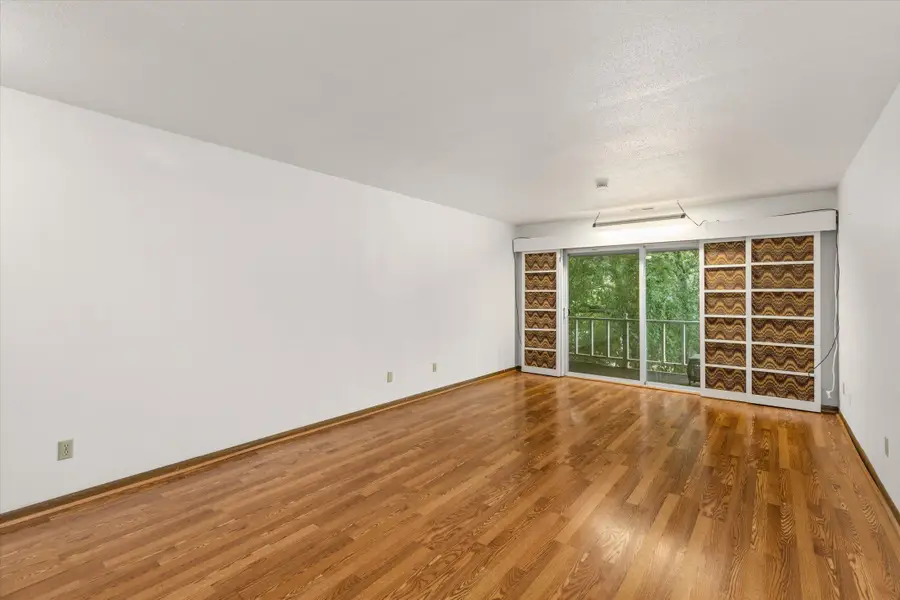 7815 Douglas Avenue, Urbandale, IA 50322 - #3
