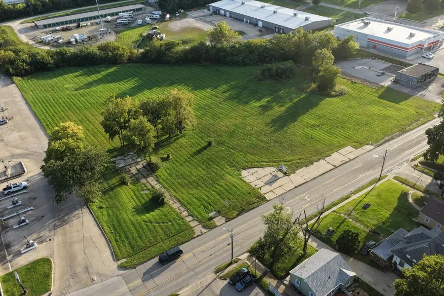 1301 1st Avenue, Newton, IA 50208 - #3