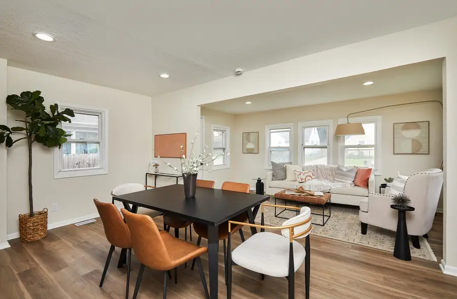 2416 E 38th Court, Des Moines, IA 50317 - #2