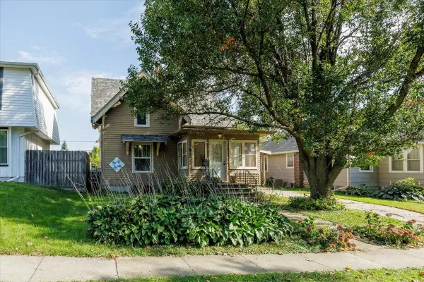 911 8th Street, Nevada, IA 50201