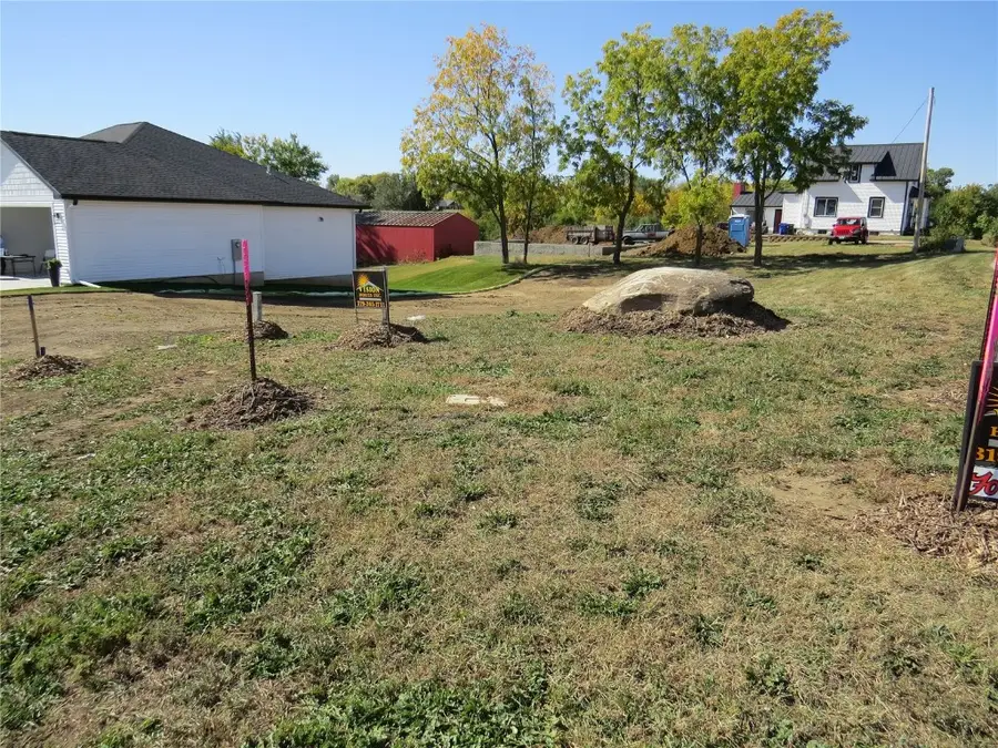 3302 Sokol Lane Sw, Cedar Rapids, IA 52404 - Image #2