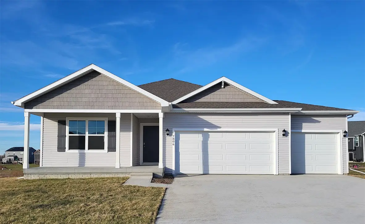 7806 Crossroads Drive Sw, Cedar Rapids, IA 52404 - Image #1