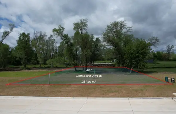 2319 Kestrel Drive Se, Cedar Rapids, IA 52403