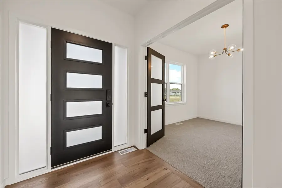 8901 Zeppelin Avenue Ne, Cedar Rapids, IA 52402 - Image #2