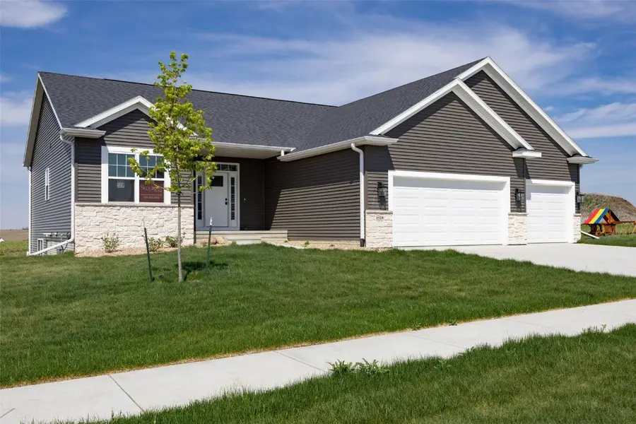 1519 Cardinal Drive, Fairfax, IA 52228 - Image #2