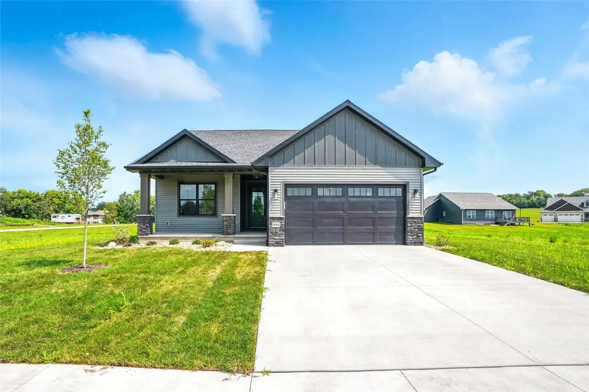 904 Long Dr, Solon, IA 52333 - Image #1