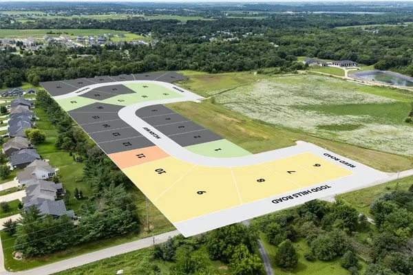 3667 Mclain Way, Hiawatha, IA 52233