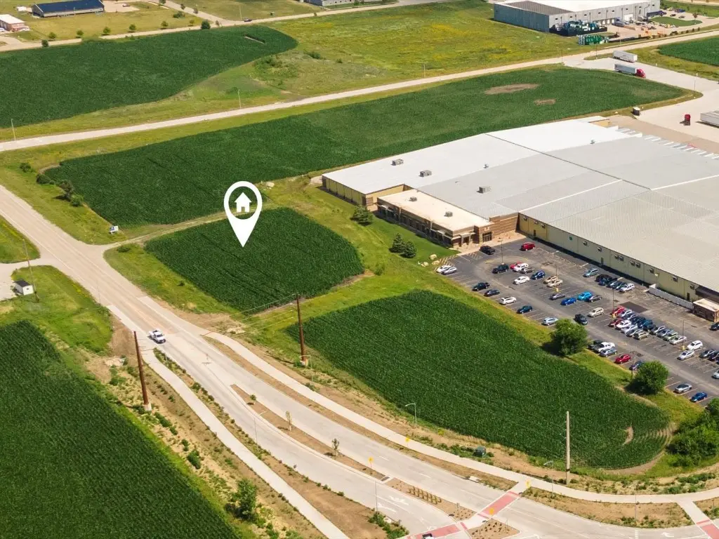 1175 Tower Terrace Rd, Hiawatha, IA 52233 - Image #1