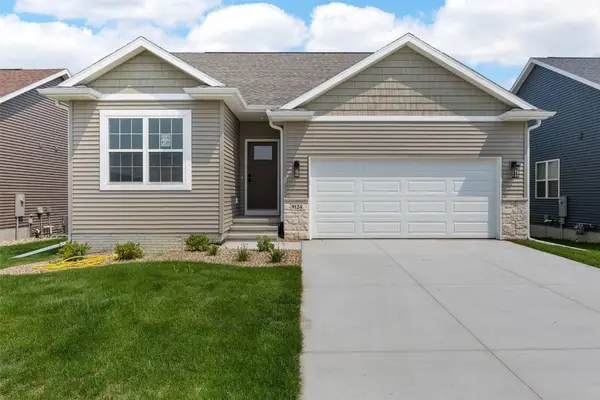 9124 Grand Oaks Drive Ne, Cedar Rapids, IA 52402