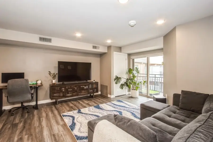 332 S Linn Street #405, Iowa City, IA 52240 - Image #3