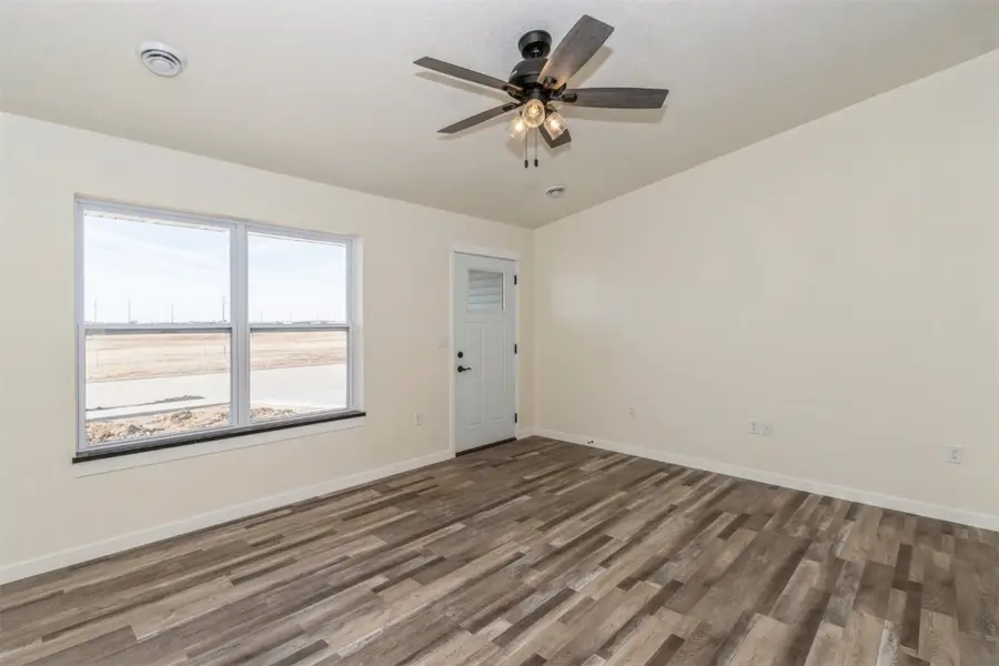 140 Towne Centre Dr, Urbana, IA 52345 - Image #2