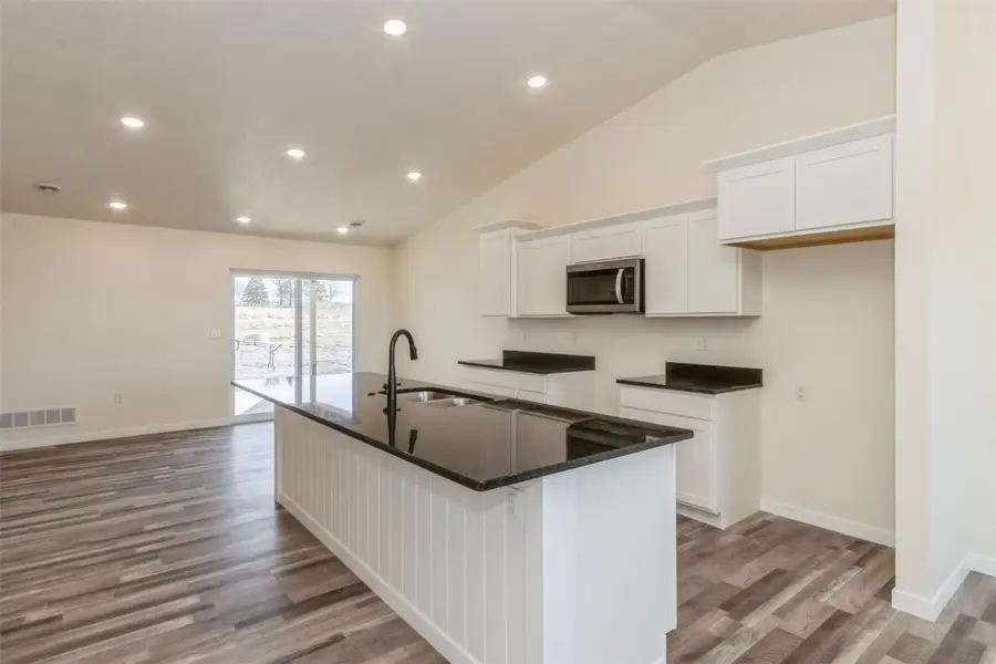 140 Towne Centre Dr, Urbana, IA 52345 - Image #3