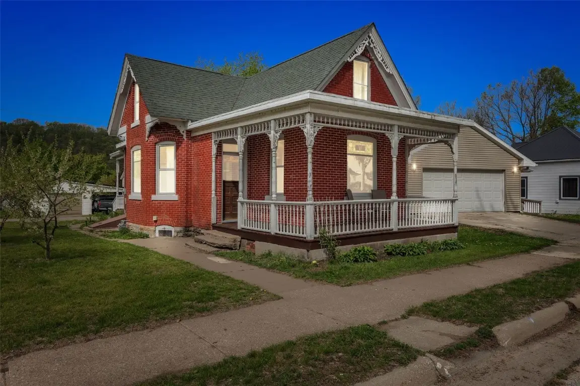 422 S 2nd Street, Guttenberg, IA 52052 - Image #1