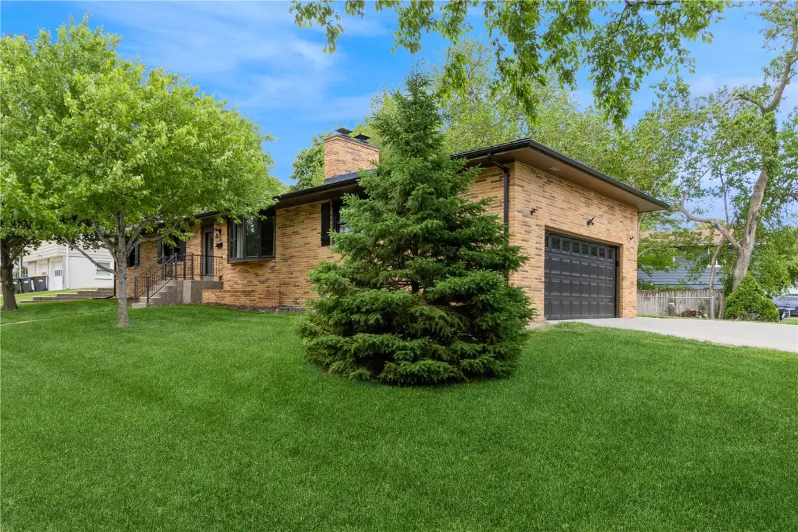 922 Wylde Green Road, Iowa City, IA 52246 - Image #1