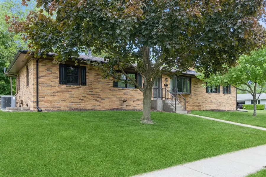 922 Wylde Green Road, Iowa City, IA 52246 - Image #2