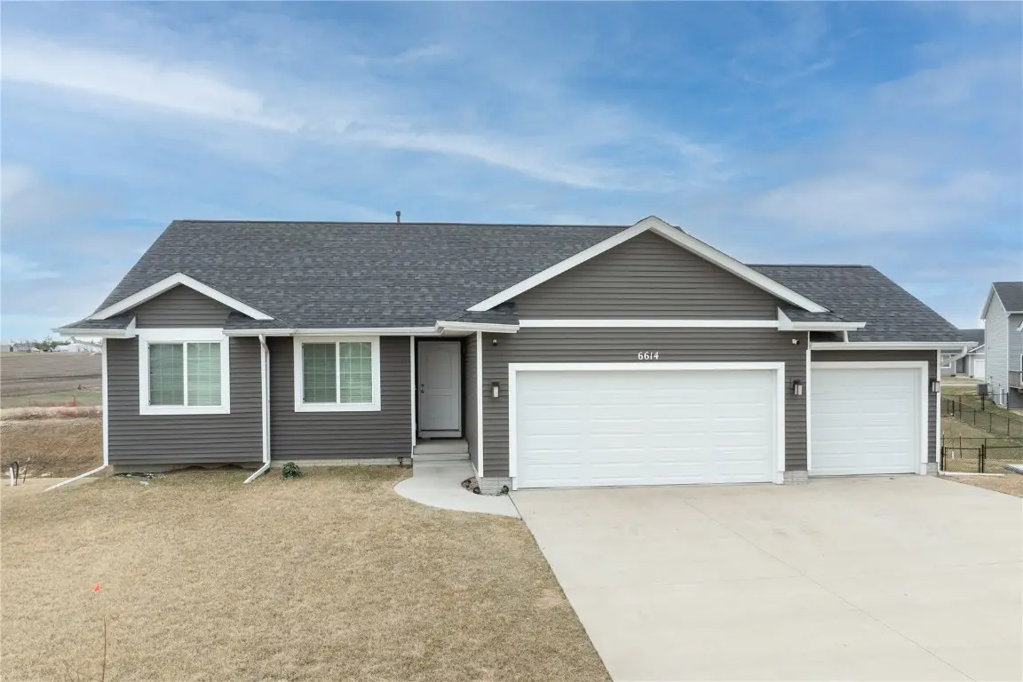 6614 Scarlet Rose Sw, Cedar Rapids, IA 52404 - Image #1