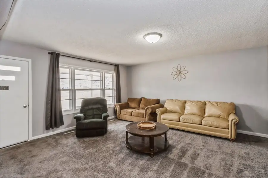 281 NW Jacolyn Drive, Cedar Rapids, IA 52405 - Image #2