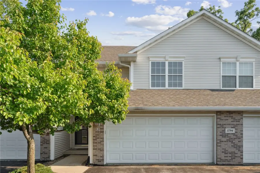 5794 Oakwood Avenue Ne #2, Cedar Rapids, IA 52402 - Image #2