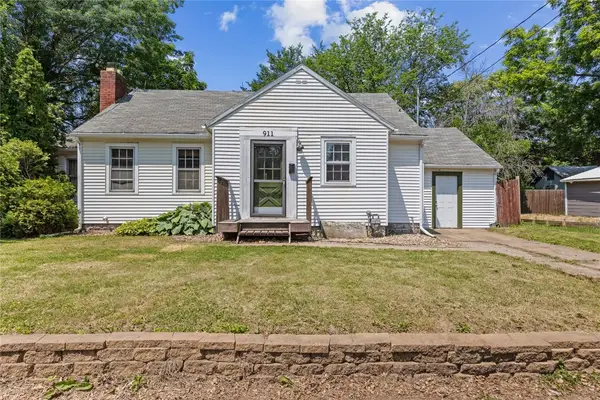 911 S Van Buren Street, Iowa City, IA 52240