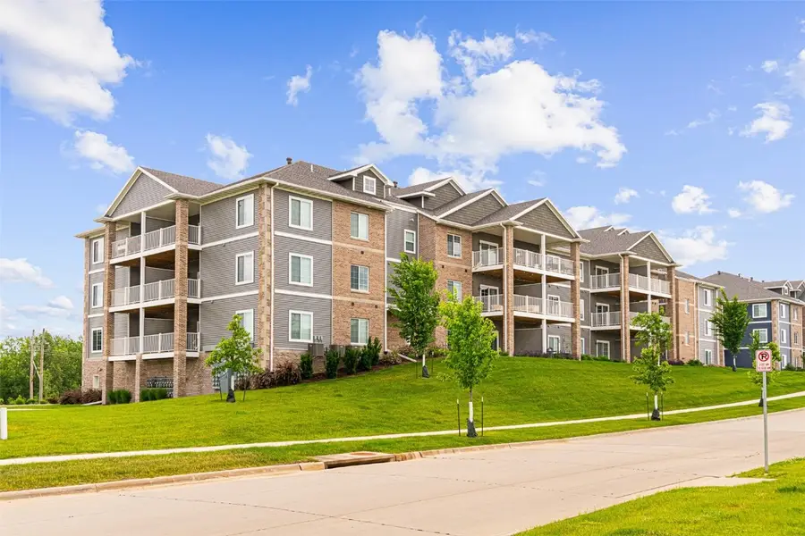 2871 Spring Rose Circle #207, Coralville, IA 52241 - Image #2