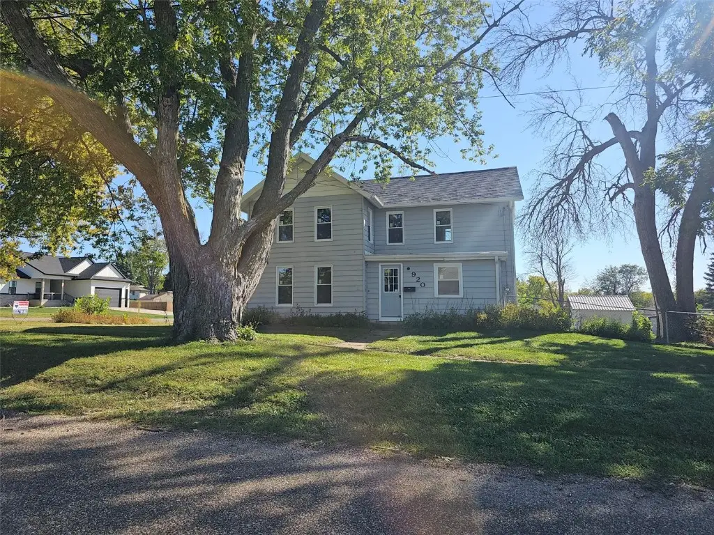 920 E Washington Street, Center Point, IA 52213 - Image #1