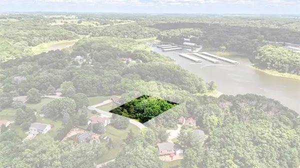 2771 Lake View Ne, Solon, IA 52333