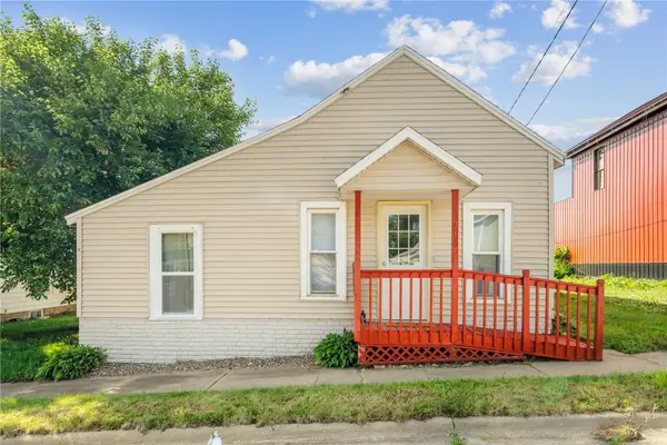 316 E Washington Street, Center Point, IA 52213