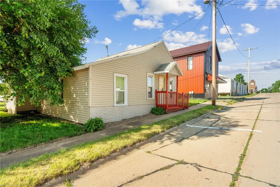 316 E Washington Street, Center Point, IA 52213 - Image #2