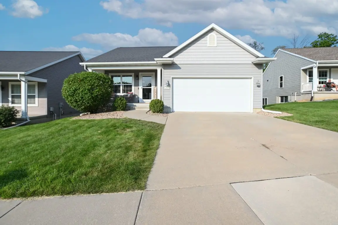 2065 Rosewood Drive Nw, Cedar Rapids, IA 52405 - Image #1