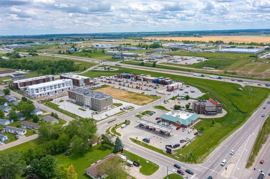 5975 Carlson Way, Marion, IA 52302 - Image #2