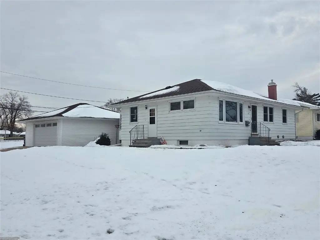 425 28th Street Nw, Cedar Rapids, IA 52405 - Image #1