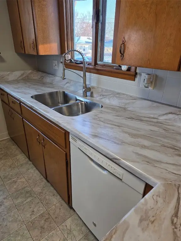 425 28th Street Nw, Cedar Rapids, IA 52405 - Image #3