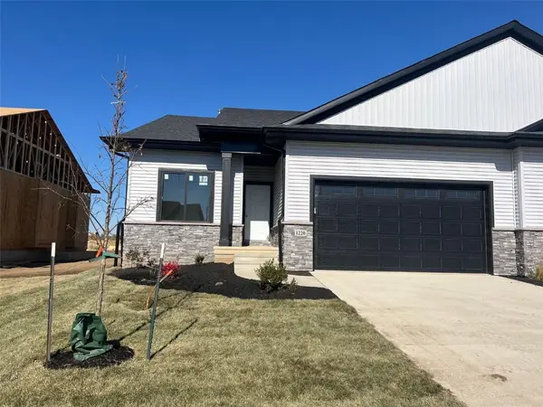 1220 Berkshire Lane, North Liberty, IA 52317